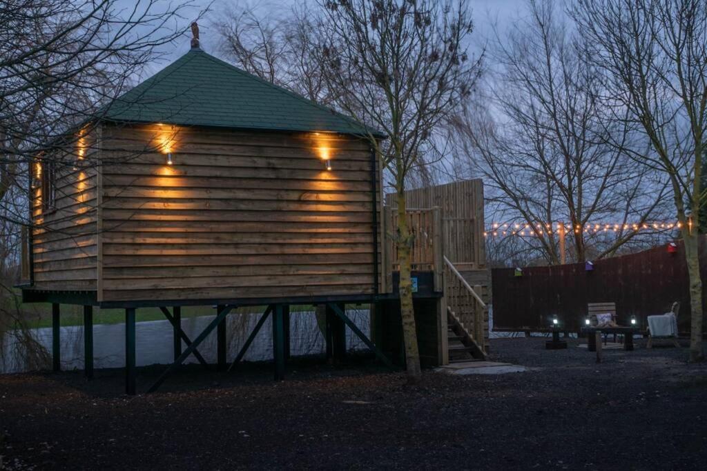 הוילה Old Leake The Treehouse - Sleeps 4 מראה חיצוני תמונה